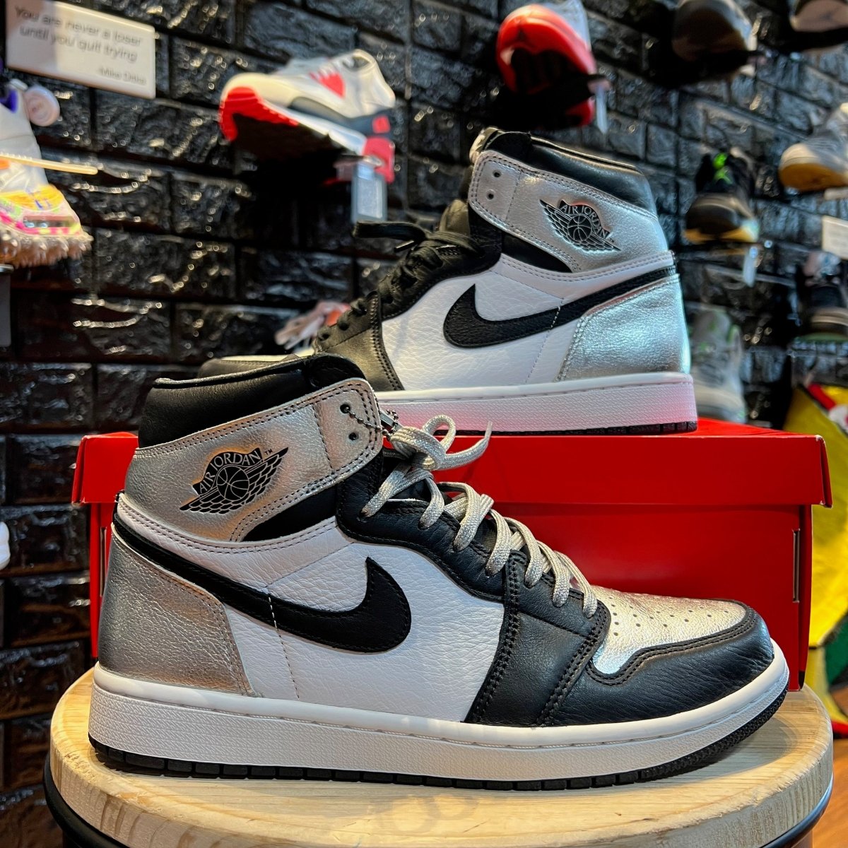 Air Jordan 1 Retro High OG 'Silver Toe' - Gently Enjoyed (Used