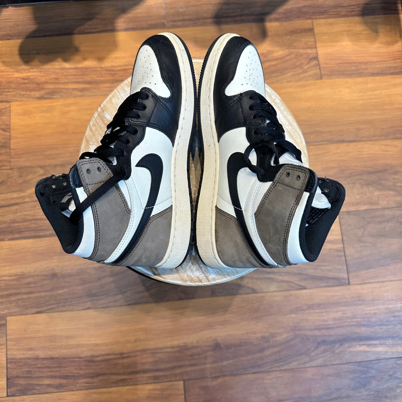 Jordan 1 High Mocha  - Gently Enjoyed (Used) - Grade School 7