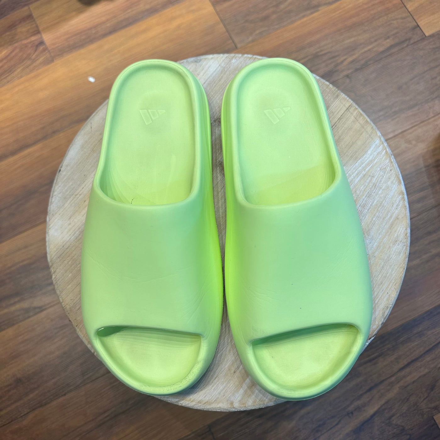 Yeezy Slide Glow Green - Gently Enjoyed (Used) Men 13