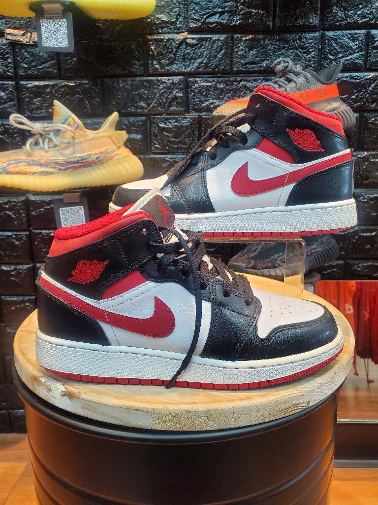 Air Jordan 1 Mid 'Black Gym Red' - Gently Enjoyed (Used) Grade School 6 - Mid Sneaker - Jawns on Fire Sneakers & Shoes