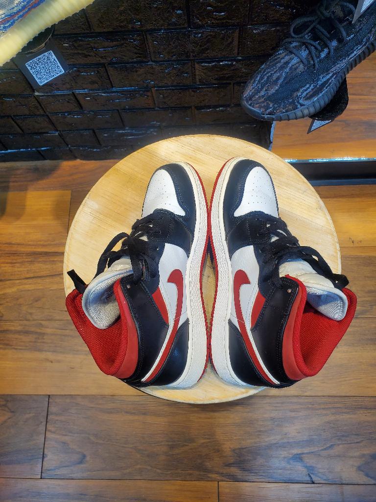 Air Jordan 1 Mid 'Black Gym Red' - Gently Enjoyed (Used) Grade School 6 - Mid Sneaker - Jawns on Fire Sneakers & Shoes