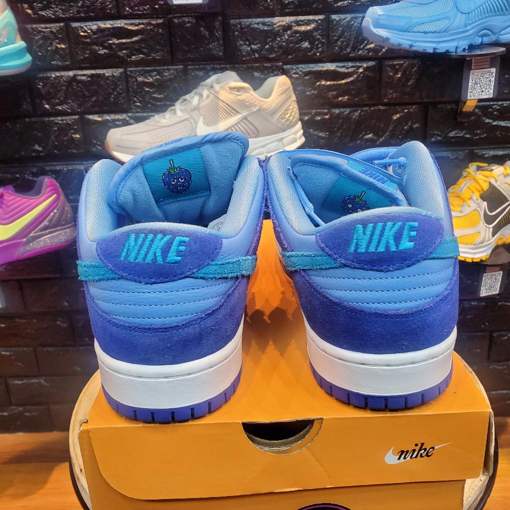 SB Dunk Blue Raspberry - Gently Enjoyed (Used) Men 10 - Rep Box - Low Sneaker - Jawns on Fire Sneakers & Shoes