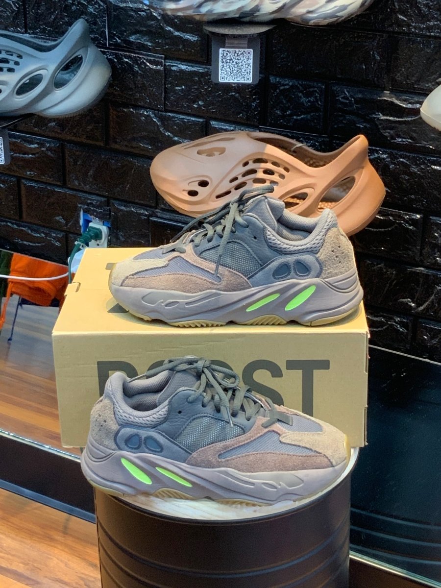 Yeezy Boost 700 'Mauve' - Gently Enjoyed (Used) Men 6 - Mid Sneaker - Jawns on Fire Sneakers & Shoes