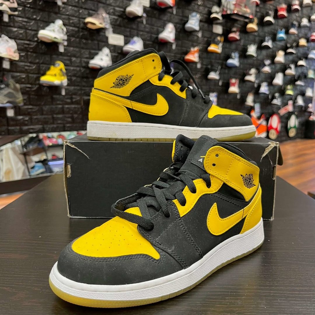 Jordan 1 mid new love 2017 hotsell