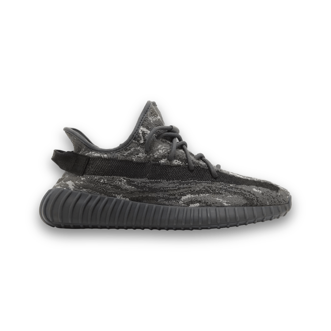 Yeezy Yeezy Boost 350 V2 Onyx Golf Cleat Low Sneaker Jawns on Fire