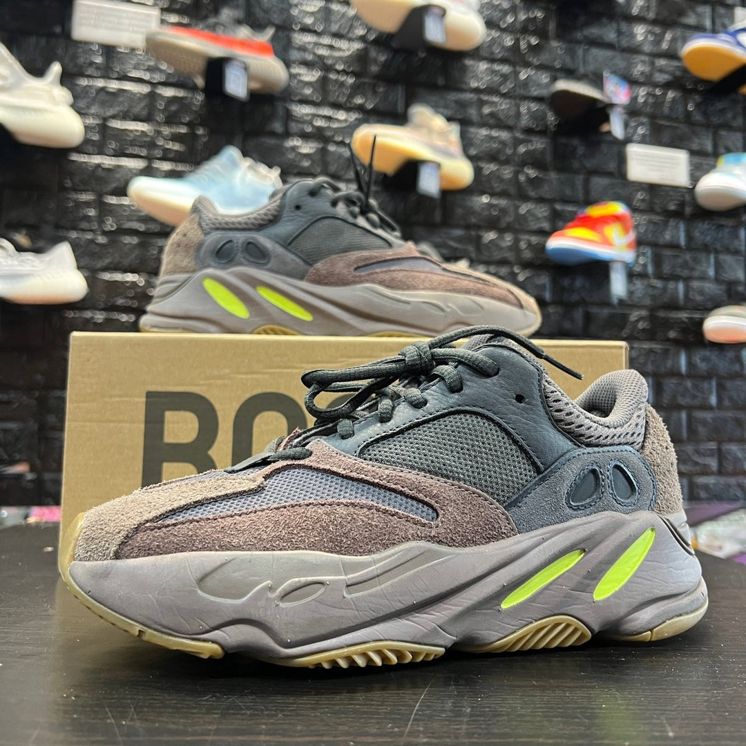 Yeezy Boost 700 'Mauve'- Gently Enjoyed (Used) Men 6